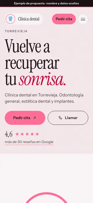 Captura de la web de clínica dental en Torrevieja, en el móvil. Nombre y datos ocultos.