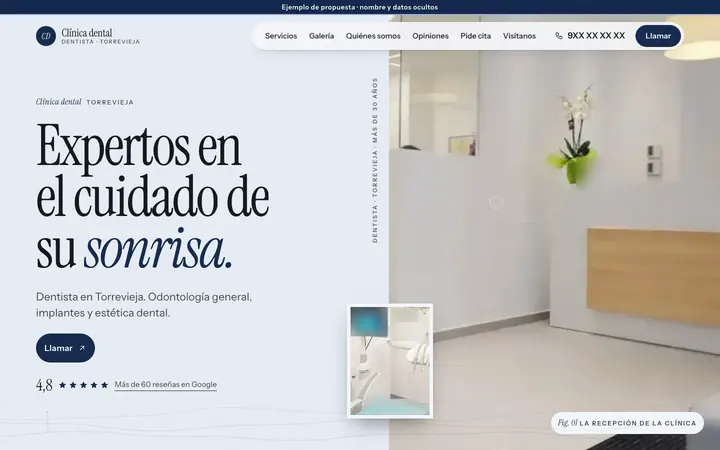Captura de la web de clínica dental en Torrevieja, en el ordenador. Nombre y datos ocultos.