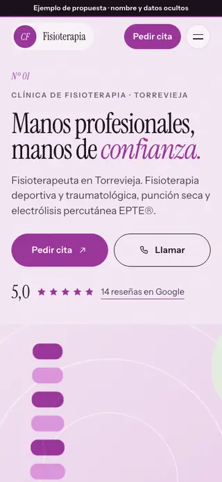 Captura de la web de clínica de fisioterapia en Torrevieja, en el móvil. Nombre y datos ocultos.